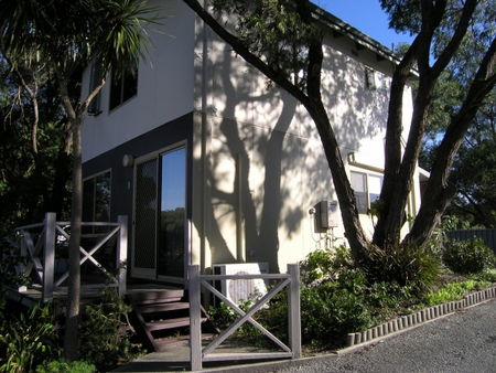Lilacs Waterfront Villas And Cottages - Accommodation Mount Tamborine 4