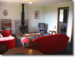 Country Cottages - Accommodation Mount Tamborine 2