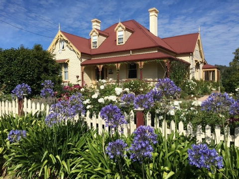 Cambridge House B&B - Accommodation Mount Tamborine 0