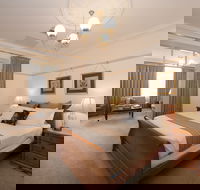 Cobb  Co Court Boutique Hotel - Accommodation Mount Tamborine