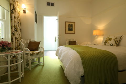 Holmwood Guesthouse And Spa Cottages - Accommodation Mount Tamborine 2