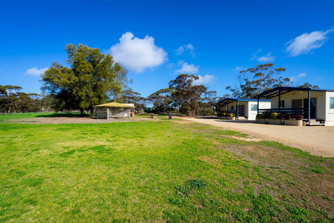 Karoonda Cabin & Caravan Park - Accommodation Mount Tamborine 1