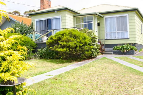Lady Barron Holiday Home - Accommodation Mount Tamborine 0