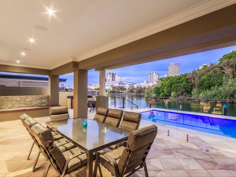 Lakeland Keys Broadbeach - Vogue Holiday Homes - Accommodation Mount Tamborine 1