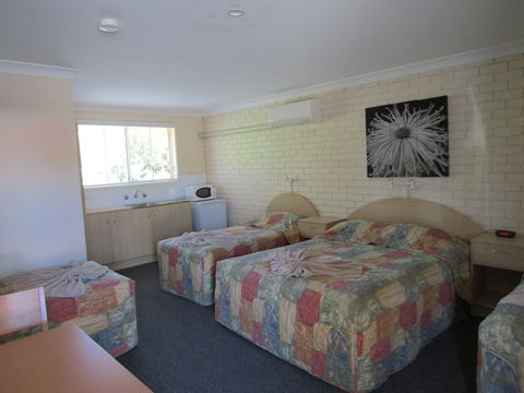 Manilla Motel - Accommodation Mount Tamborine 2
