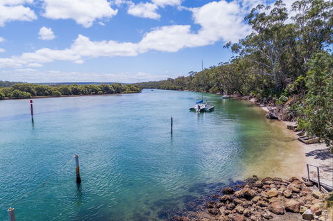 Metta At Myola, Stylish Cedar Beach House - Accommodation Mount Tamborine 2