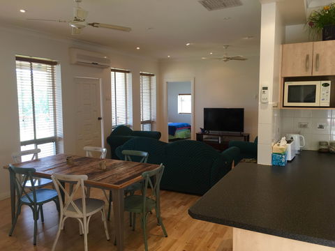 Carry Getaway - Accommodation Mount Tamborine 2