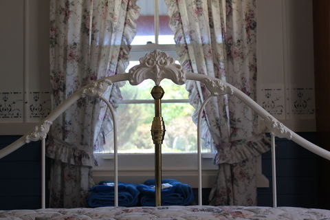Coonawarra's Pyrus Cottage - Accommodation Mount Tamborine 2