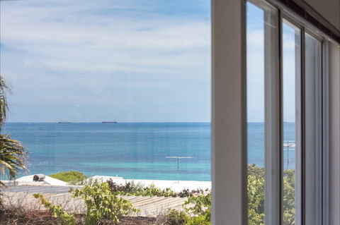 Cottesloe Beach House II - Accommodation Mount Tamborine 0