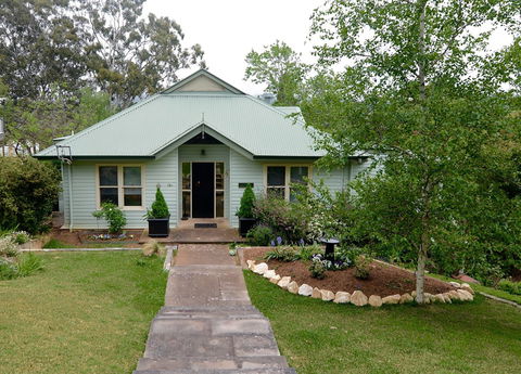 Highview House - Accommodation Mount Tamborine 0