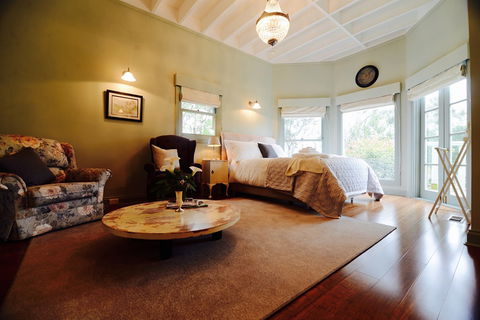 Highview House - Accommodation Mount Tamborine 2
