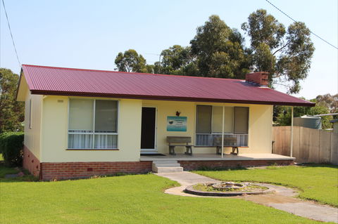 Lady Barron Cottage - Accommodation Mount Tamborine 0