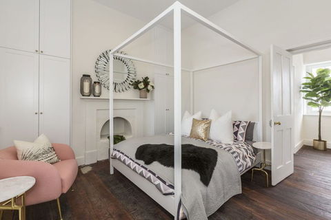 Landmark 1850s Family Fremantle Home - Accommodation Mount Tamborine 0