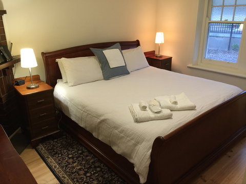 MacDonnell House, Naracoorte - Accommodation Mount Tamborine 1