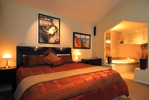 Riverview Rise Retreats - Accommodation Mount Tamborine 1