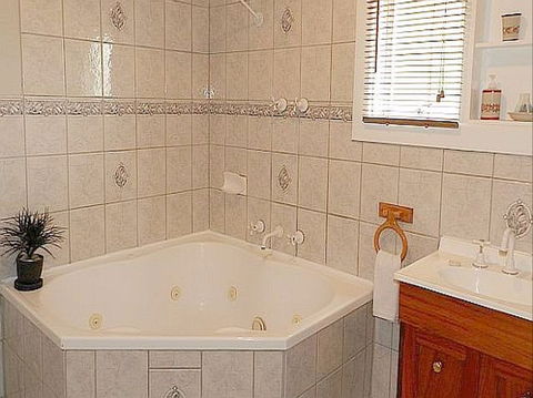 Ruby's Cottage - Accommodation Mount Tamborine 2