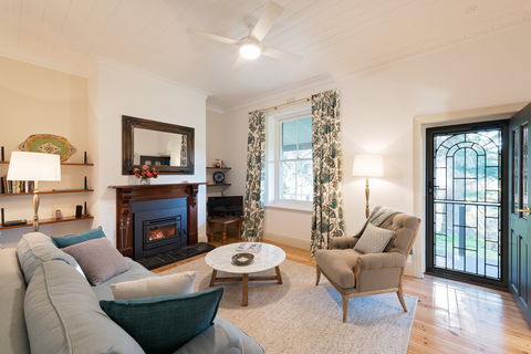 The Other House - Accommodation Mount Tamborine 1