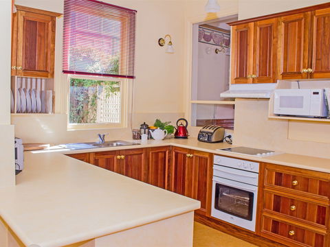 The Duck House - Accommodation Mount Tamborine 2