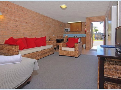 The Lodge Broulee - Accommodation Mount Tamborine 2