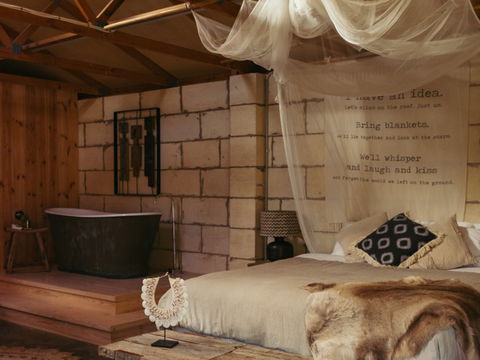 Trader Jack's - Accommodation Mount Tamborine 0