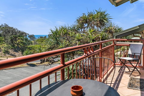 16 Point Lookout Beach Resort - Accommodation Mount Tamborine 0