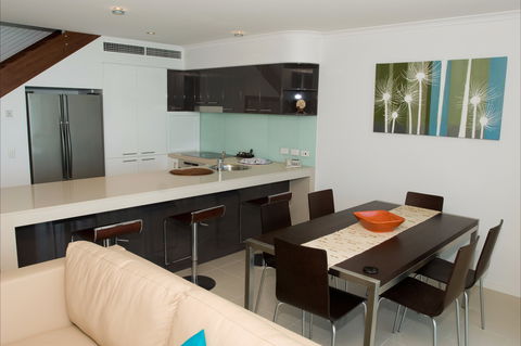 At Marina Shores - Accommodation Mount Tamborine 2