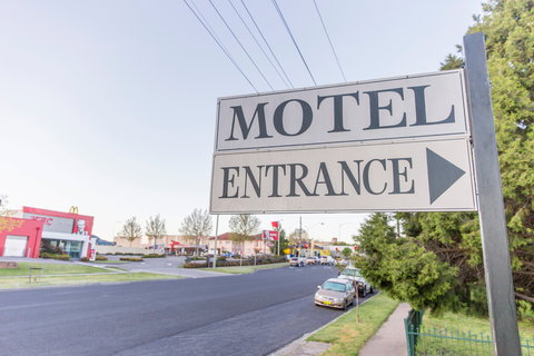 Bathurst Motor Inn - Accommodation Mount Tamborine 0
