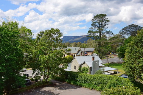 Cloudsong Chalets - Accommodation Mount Tamborine 1