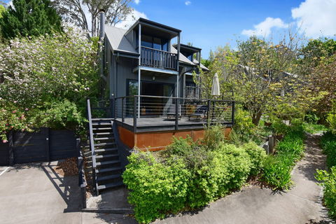 Cloudsong Chalets - Accommodation Mount Tamborine 2