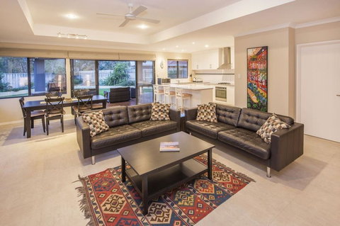 Dave's Digs - Accommodation Mount Tamborine 1