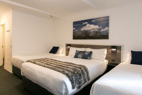 Falls Creek Hotel - Accommodation Mount Tamborine 1
