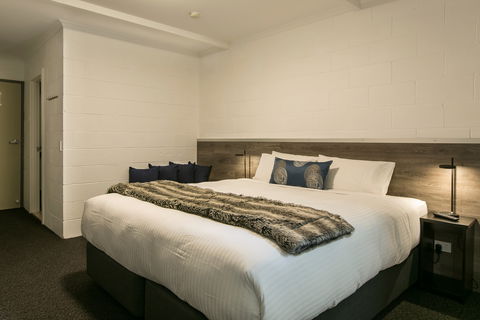 Falls Creek Hotel - Accommodation Mount Tamborine 2