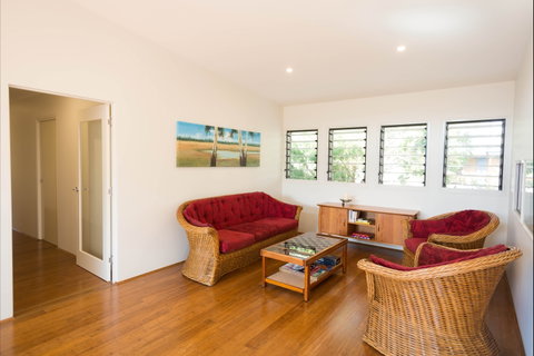 Just Sit: Moruya Heads - Accommodation Mount Tamborine 2
