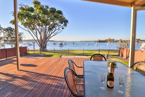 Lakefront Simplicity - Accommodation Mount Tamborine 0