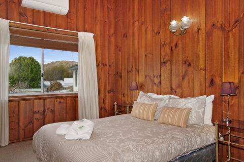 Le Chateau - Accommodation Mount Tamborine 2
