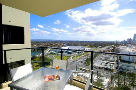 Mantra Broadbeach On The Park - Accommodation Mount Tamborine 2