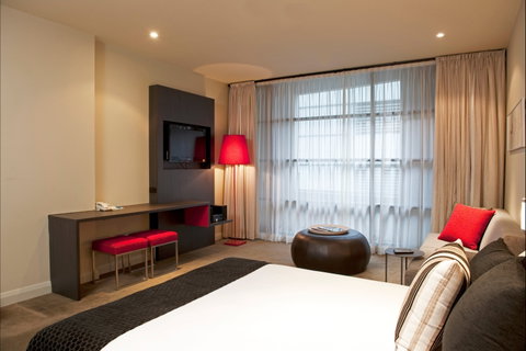 Mantra Hindmarsh Square - Accommodation Mount Tamborine 1