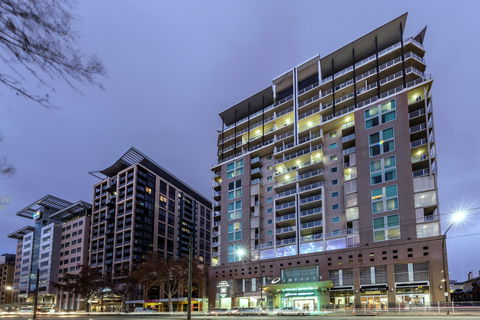 Oaks Adelaide Embassy Suites - Accommodation Mount Tamborine 0