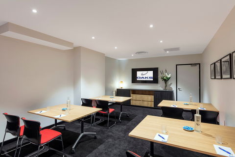 Oaks Adelaide Embassy Suites - Accommodation Mount Tamborine 2