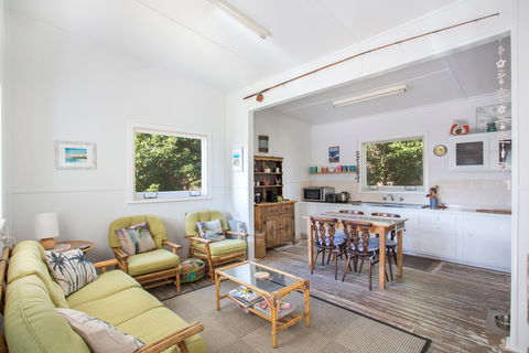 Retro Cottage - Accommodation Mount Tamborine 2