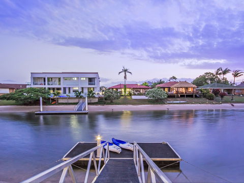 Riviera Waters Broadbeach - Vogue Holiday Homes - Accommodation Mount Tamborine 2