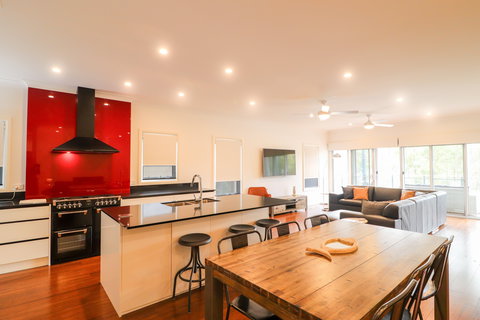 Sunset On Lake Point - Accommodation Mount Tamborine 2