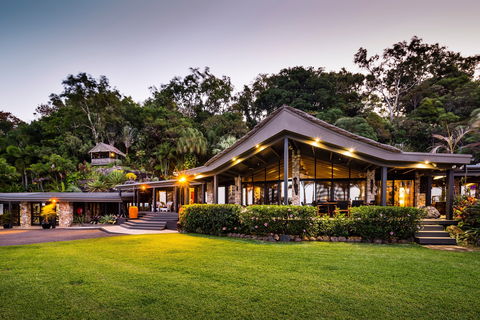 Trinity Beach Palace - Accommodation Mount Tamborine 1