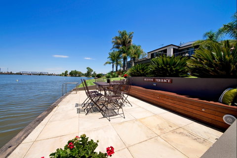 Waterfront Holiday Houses - Accommodation Mount Tamborine 0