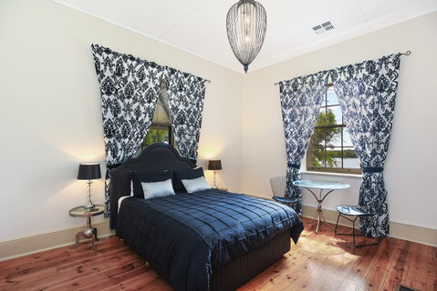 Wellington Courthouse. - Accommodation Mount Tamborine 1