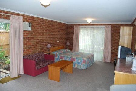 Inverloch Central Motor Inn - Accommodation Mount Tamborine 3