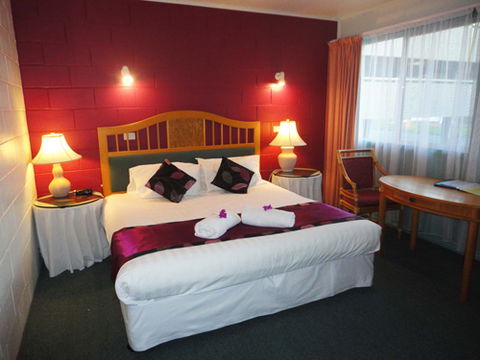 Town Palms Motel - Accommodation Mount Tamborine 1