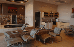 Breathtaker On High Spa Retreat - Accommodation Mount Tamborine 1
