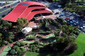 Spring Park Golf - Accommodation Mount Tamborine 3