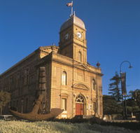 The Albany Town Hall - Accommodation Mount Tamborine